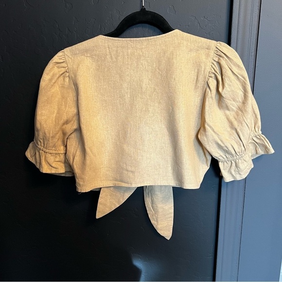 Forever 21 Women’s Tie-Front Crop top, Color beige size M summer, vacation. - Picture 4 of 5